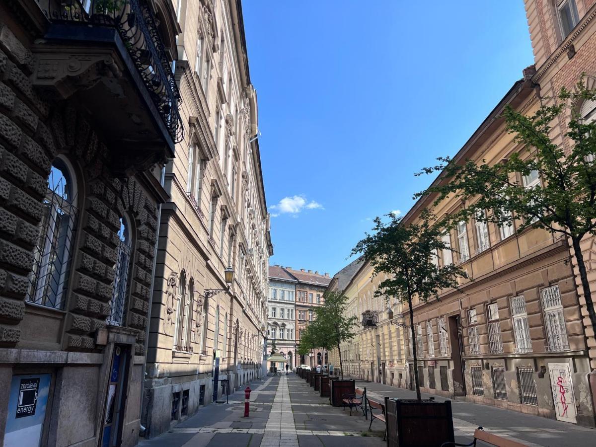 Free Parking, Downtown Apartment Near New York Cafe Budapest Exterior photo